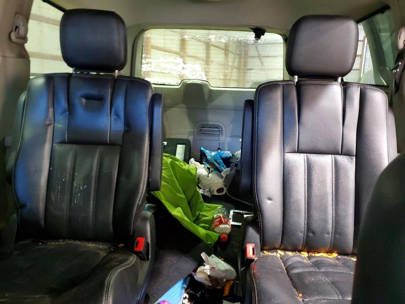 Photo 10 from auction – 2015 CHRYSLER TOWN & COU with VIN 2C4RC1CG4FR547381