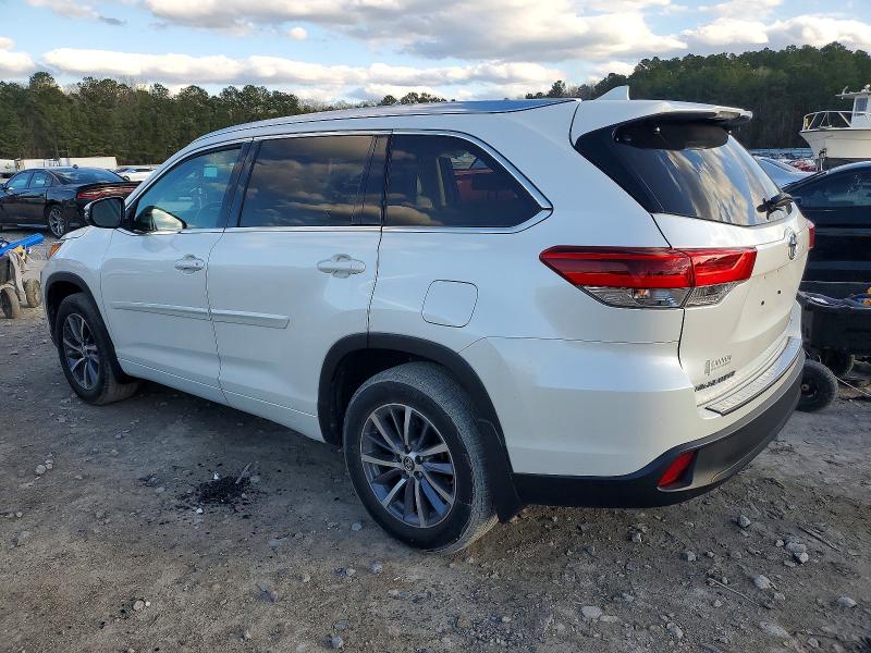 Photo 2 from auction – 2018 TOYOTA HIGHLANDER with VIN 5TDKZRFH9JS269385