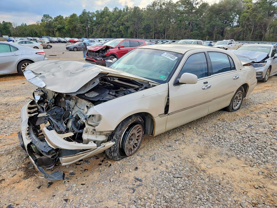 Photo 1 from auction – 2000 LINCOLN TOWN CAR with VIN 1LNHM83W2YY839324