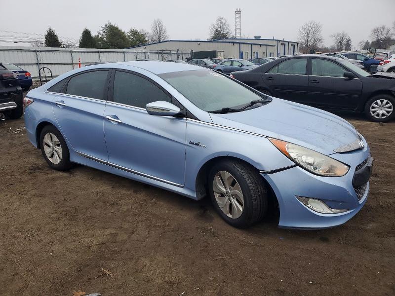 Photo 4 from auction – 2013 HYUNDAI SONATA with VIN KMHEC4A43DA083778
