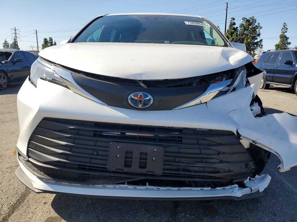 Photo 5 from auction – 2025 TOYOTA SIENNA with VIN 5TDJRKEC4SS280367