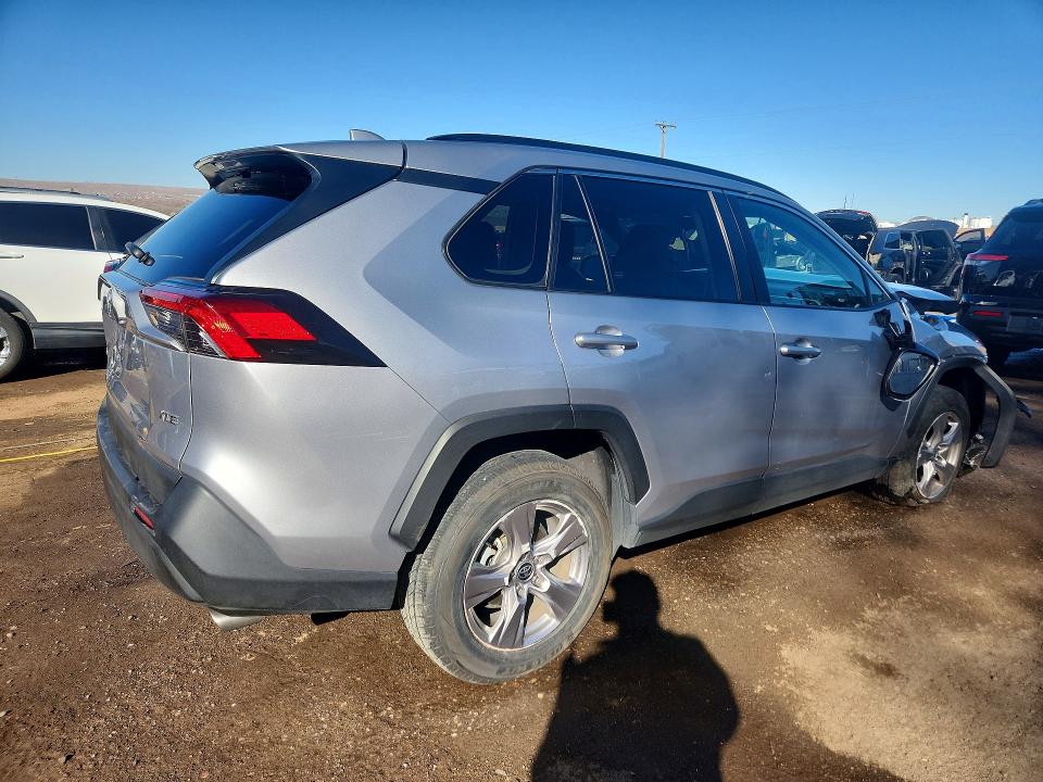 Photo 3 from auction – 2023 TOYOTA RAV4 XLE with VIN 2T3W1RFVXPC240923