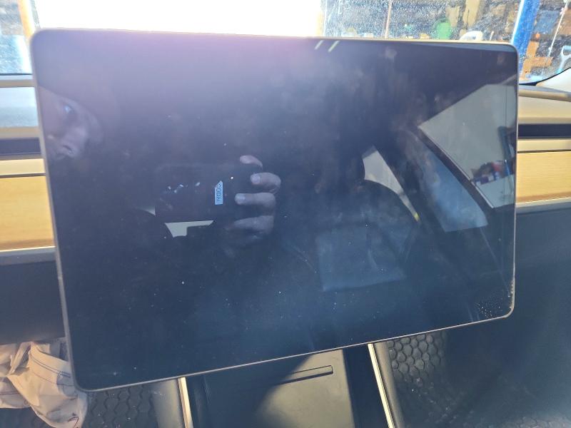 Photo 9 from auction – 2018 TESLA MODEL 3 with VIN 5YJ3E1EB2JF107794