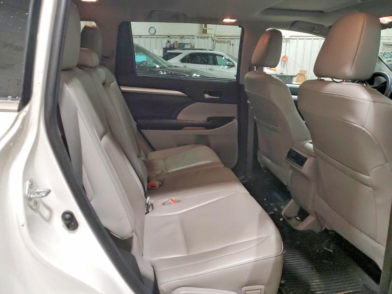 Photo 11 from auction – 2018 TOYOTA HIGHLANDER with VIN 5TDJZRFH1JS912811