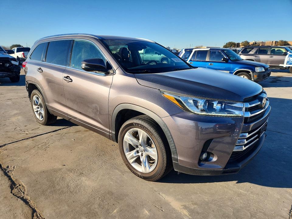 Photo 4 from auction – 2019 TOYOTA HIGHLANDER with VIN 5TDYZRFH8KS359977