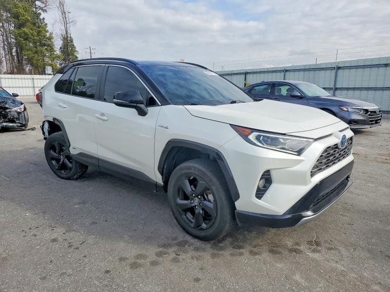 Photo 4 from auction – 2019 TOYOTA RAV4 XSE with VIN 2T3EWRFV3KW037781