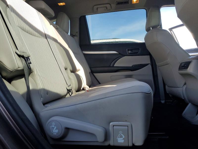 Photo 11 from auction – 2015 TOYOTA HIGHLANDER with VIN 5TDBKRFH5FS110164