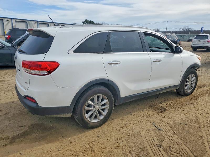 Photo 3 from auction – 2016 KIA SORENTO LX with VIN 5XYPG4A30GG110822