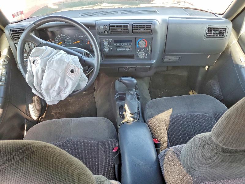 Photo 8 from auction – 1997 GMC JIMMY with VIN 1GKDT13W4V2568993