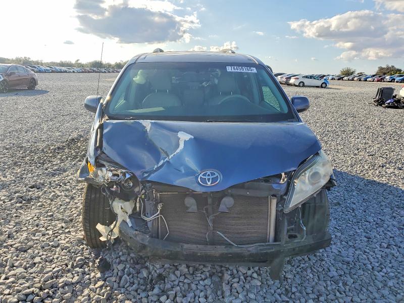 Photo 5 from auction – 2014 TOYOTA SIENNA XLE with VIN 5TDYK3DCXES466591