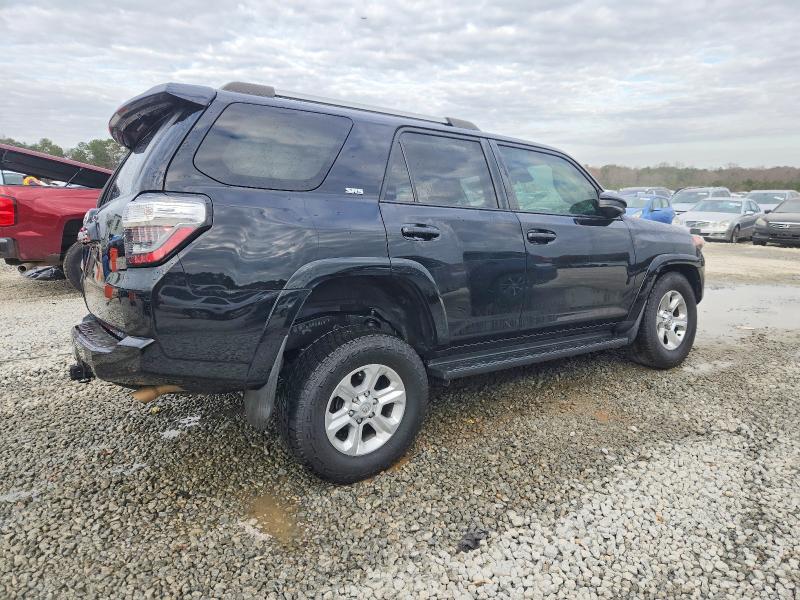Photo 3 from auction – 2022 TOYOTA 4RUNNER SR with VIN JTEMU5JRXN6052882