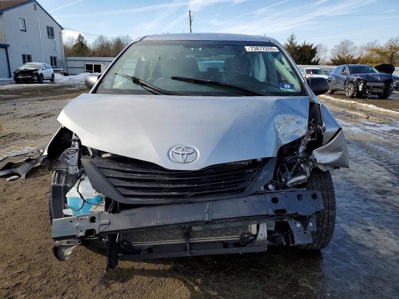 Photo 5 from auction – 2017 TOYOTA SIENNA with VIN 5TDZZ3DC0HS803614