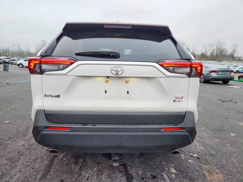 Photo 6 from auction – 2025 TOYOTA RAV4 XLE with VIN JTMRWRFV8SD281392