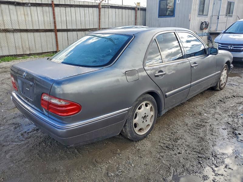 Photo 3 from auction – 1997 MERCEDES-BENZ E320 with VIN WDBJF55F2VA349402