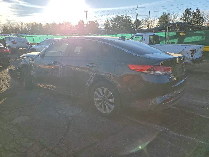 Photo 2 from auction – 2017 KIA OPTIMA with VIN 5XXGT4L36HG124237