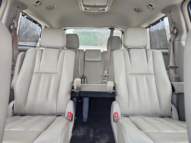 Photo 10 from auction – 2012 CHRYSLER TOWN & COU with VIN 2C4RC1CG4CR245987
