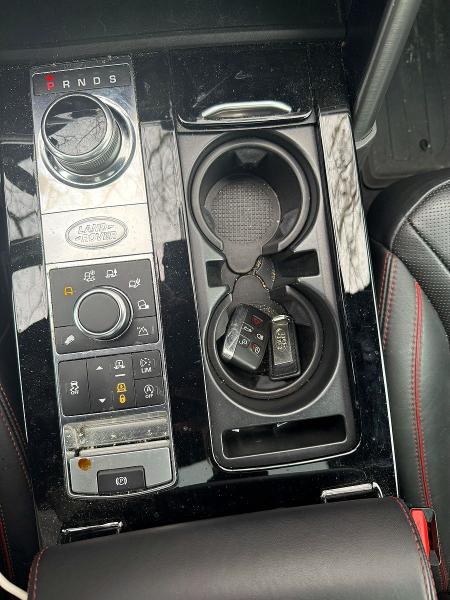 Photo 9 from auction – 2017 LAND ROVER DISCOVERY with VIN SALRHBBV7HA037842