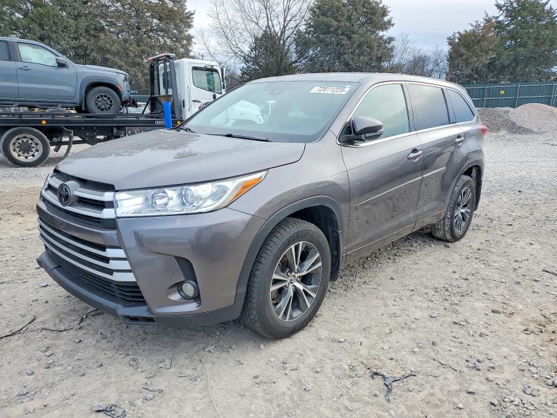TOYOTA HIGHLANDER 2018 with VIN 5TDZZRFH2JS286477 - Photo from auction