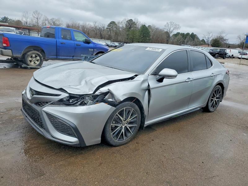 TOYOTA CAMRY SE 2022 with VIN 4T1G11AK2NU635086 - Photo from auction