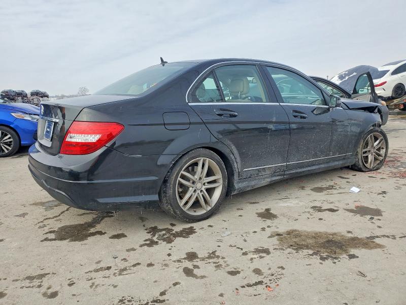 Photo 3 from auction – 2014 MERCEDES-BENZ C with VIN WDDGF4HB3ER306449
