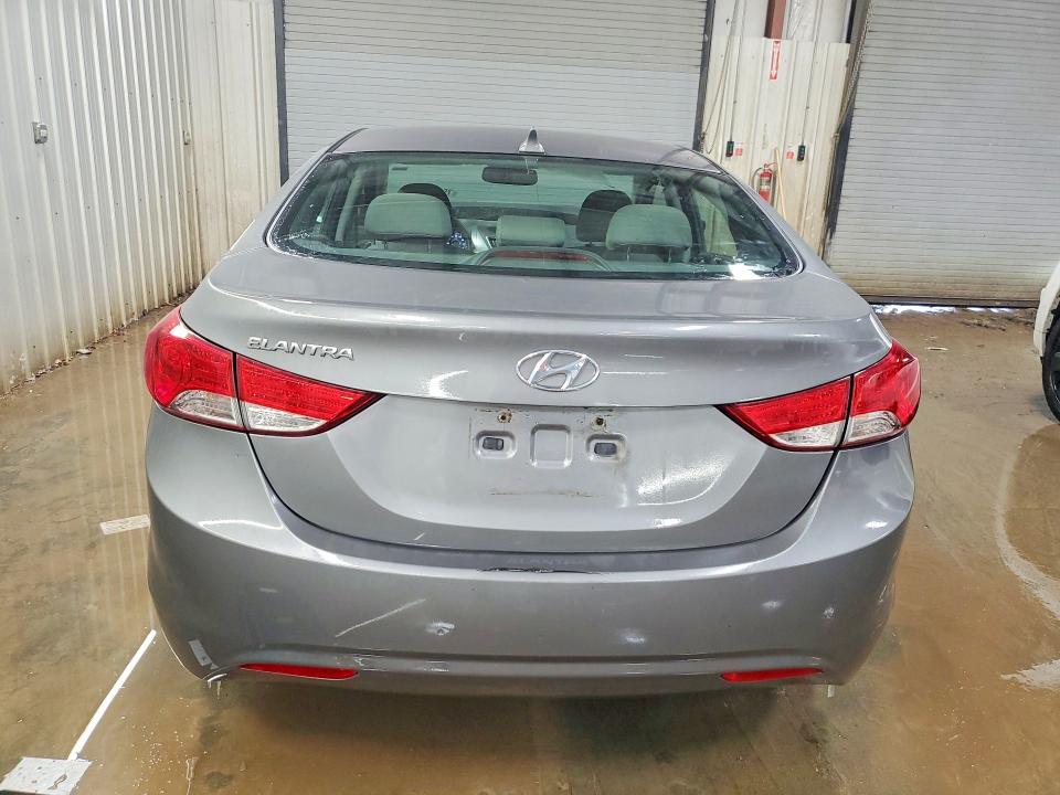 Photo 6 from auction – 2013 HYUNDAI ELANTRA GL with VIN 5NPDH4AE2DH289595