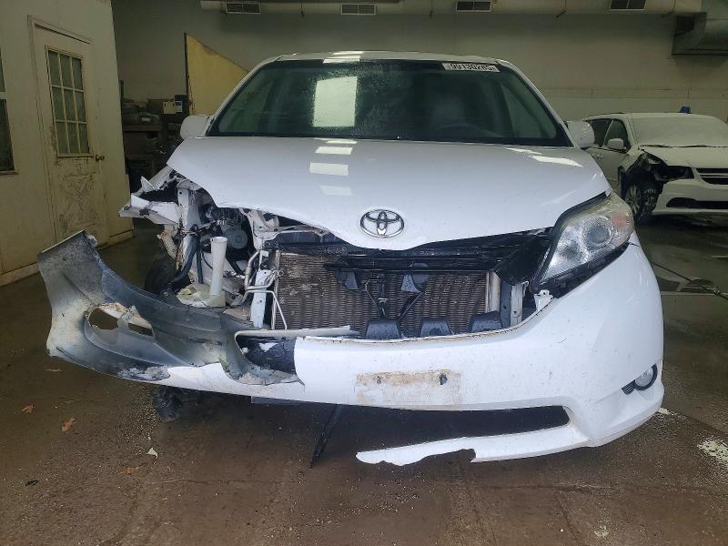 Photo 5 from auction – 2011 TOYOTA SIENNA XLE with VIN 5TDYK3DC3BS169660