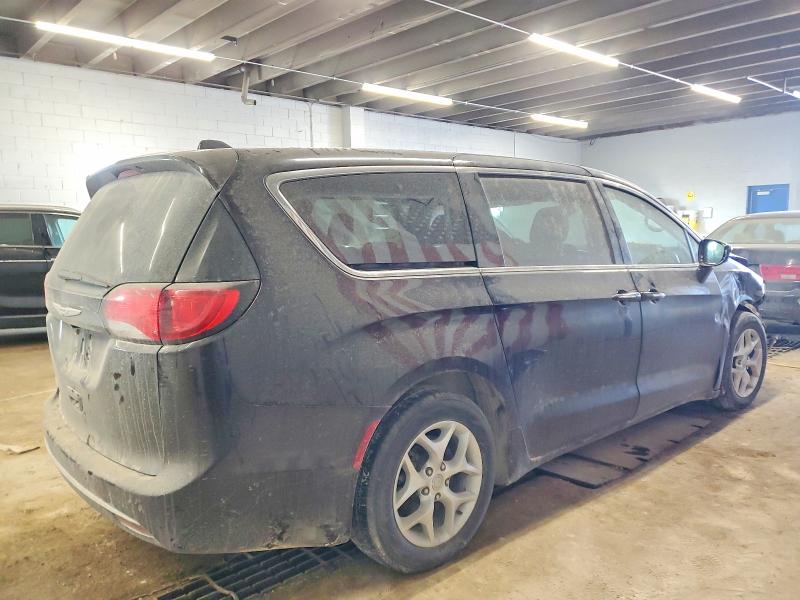 Photo 3 from auction – 2018 CHRYSLER PACIFICA T with VIN 2C4RC1FG7JR117218