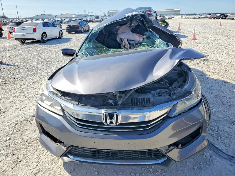 Photo 5 from auction – 2016 HONDA ACCORD with VIN 1HGCR2F52GA095586