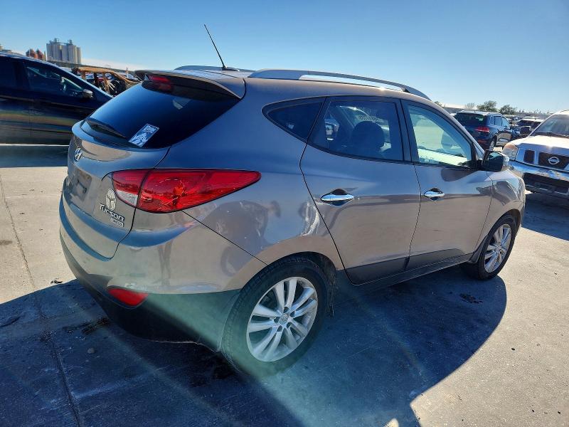 Photo 3 from auction – 2011 HYUNDAI TUCSON with VIN KM8JU3AC6BU201492