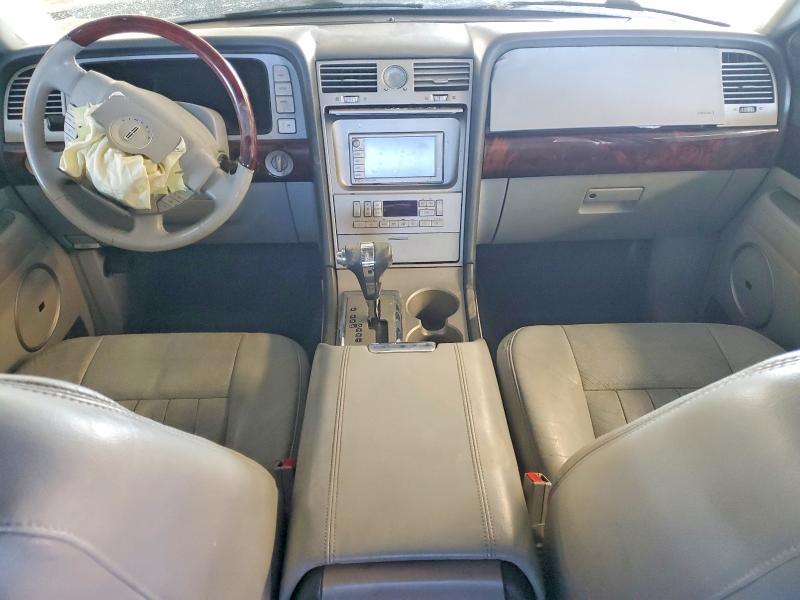 Photo 8 from auction – 2005 LINCOLN NAVIGATOR with VIN 5LMFU28515LJ03601