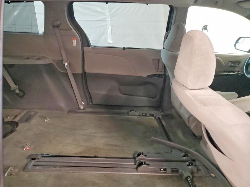 Photo 11 from auction – 2016 TOYOTA SIENNA LE with VIN 5TDKK3DC6GS739860