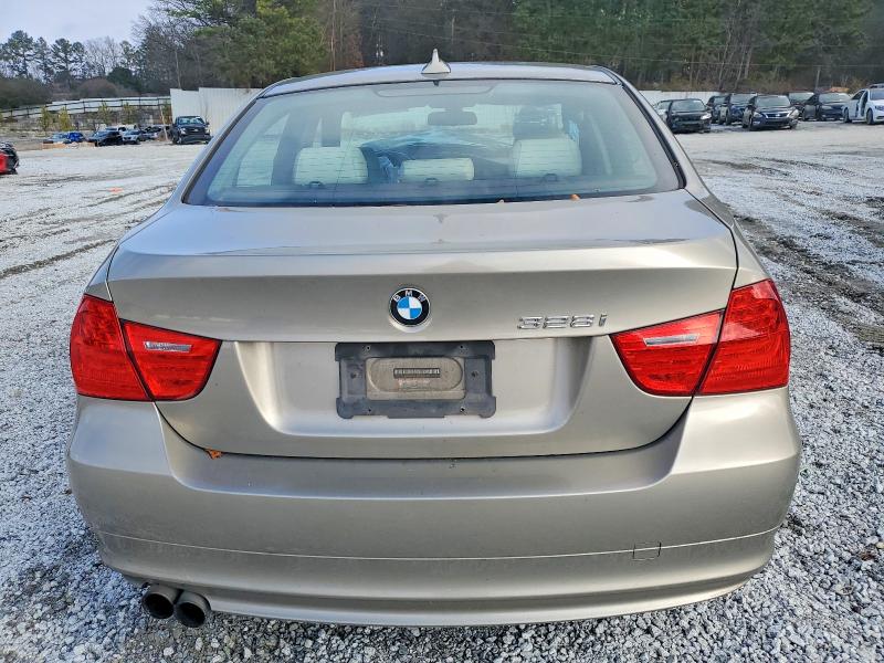 Photo 6 from auction – 2010 BMW 328 I with VIN WBAPH7C58AE129306
