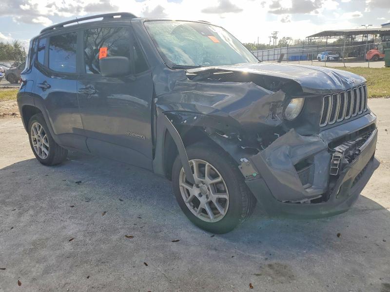 Photo 4 from auction – 2022 JEEP RENEGADE with VIN ZACNJDB15NPP01552