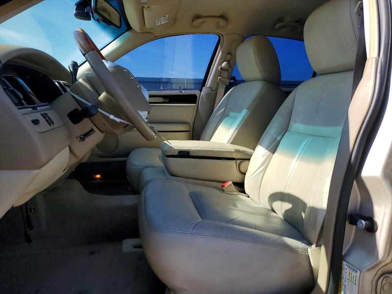 Photo 7 from auction – 2011 LINCOLN TOWN CAR S with VIN 2LNBL8CV6BX754221