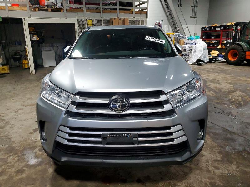 Photo 5 from auction – 2017 TOYOTA HIGHLANDER with VIN 5TDJZRFH4HS372672