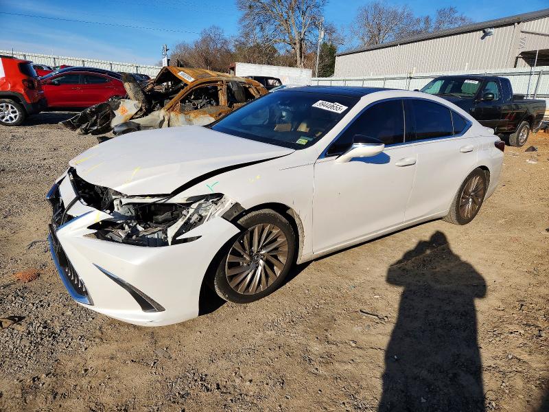 LEXUS ES 2019 مع رقم تعريف المركبة 58ABZ1B1XKU030617 - صورة من المزاد