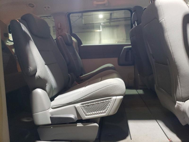 Photo 11 from auction – 2010 CHRYSLER TOWN & COU with VIN 2A4RR2D13AR365933