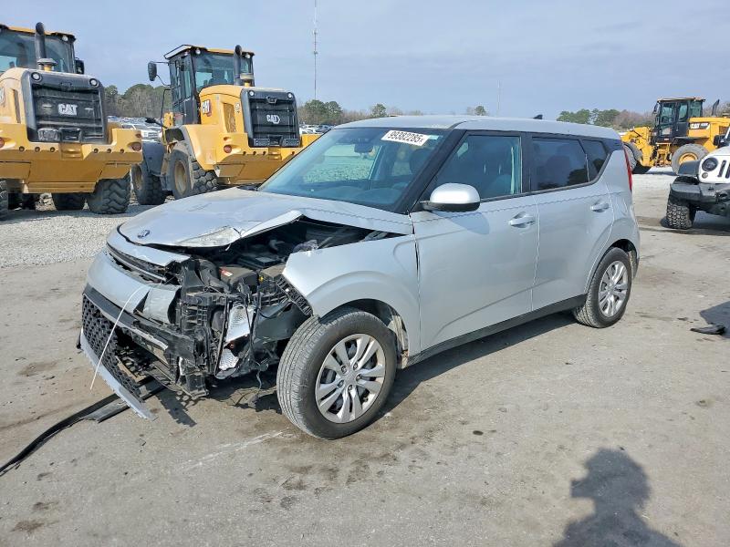 KIA SOUL 2020 with VIN KNDJ23AUXL7730933 - Photo from auction