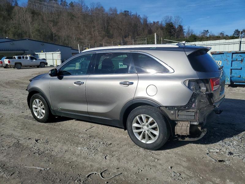 Photo 2 from auction – 2018 KIA SORENTO LX with VIN 5XYPGDA36JG396358