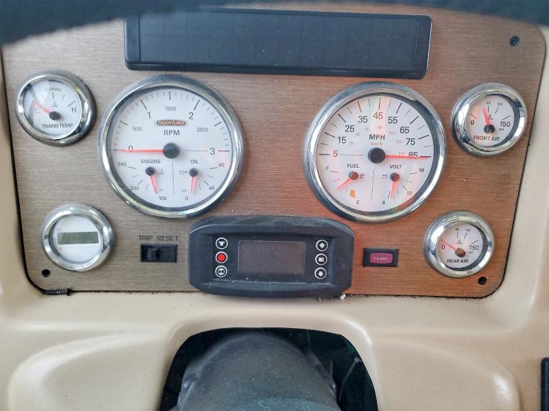 Zdjęcie 8 z aukcji – 2004 FREIGLINER TRVL HOME z VIN 4UZAAHCY64CN26943