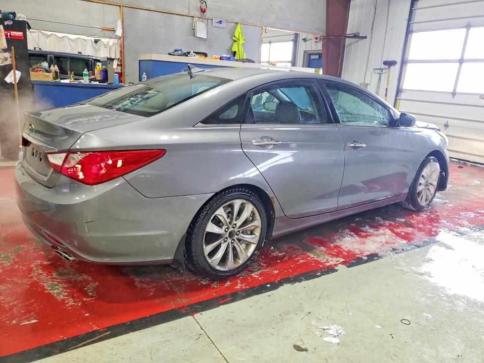 Photo 3 from auction – 2011 HYUNDAI SONATA SE with VIN 5NPEC4AC1BH152579
