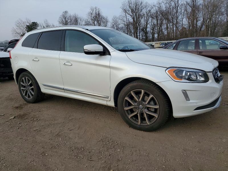 Photo 4 from auction – 2016 VOLVO XC60 with VIN YV4612RK7G2822152