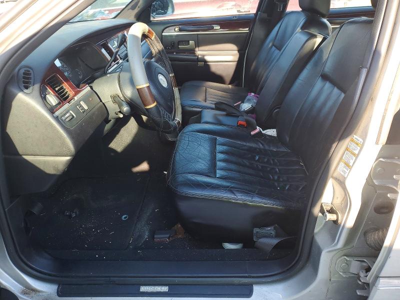 Photo 7 from auction – 2004 LINCOLN TOWN CAR E with VIN 1LNHM81W14Y612526