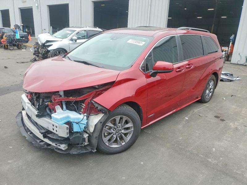 TOYOTA SIENNA LE 2021 with VIN 5TDBSKFC8MS023688 - Photo from auction