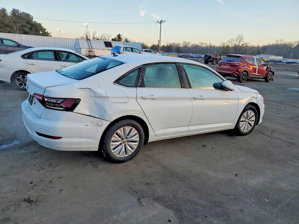 Photo 3 from auction – 2019 VOLKSWAGEN JETTA with VIN 3VWC57BU1KM018320