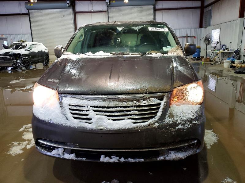 Photo 5 from auction – 2016 CHRYSLER TOWN & COU with VIN 2C4RC1BG7GR303680