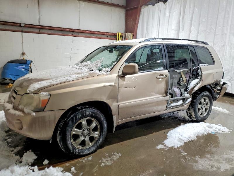 TOYOTA HIGHLANDER 2004 with VIN JTEEP21A740002253 - Photo from auction
