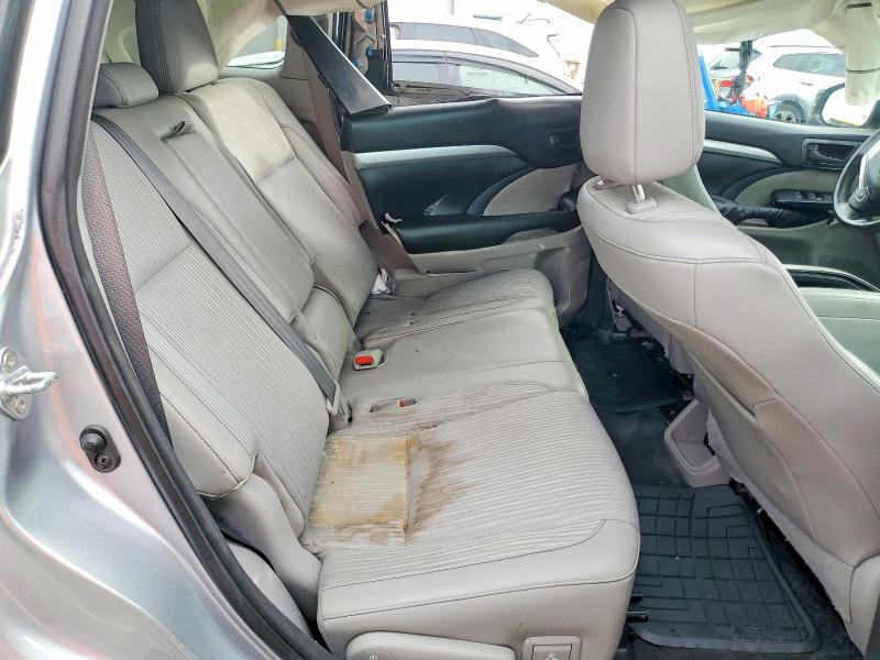 Photo 11 from auction – 2016 TOYOTA HIGHLANDER with VIN 5TDZKRFH8GS133678
