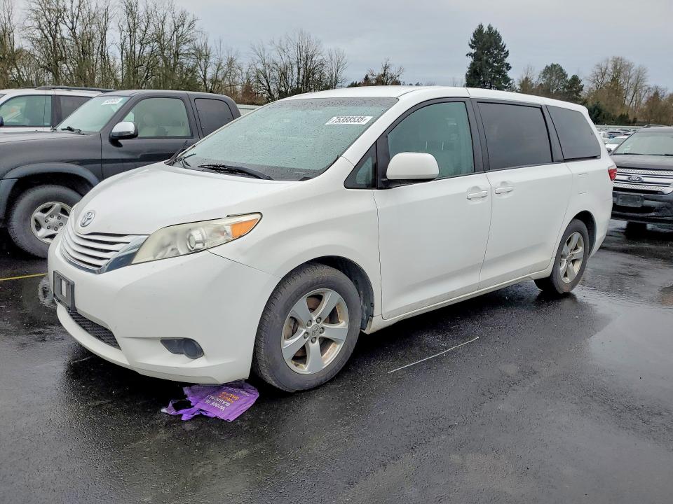 Photo 1 from auction – 2016 TOYOTA SIENNA LE with VIN 5TDKK3DC0GS738865