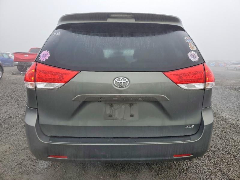 Photo 6 from auction – 2013 TOYOTA SIENNA XLE with VIN 5TDYK3DC6DS350836